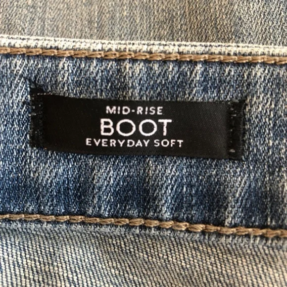 WHBM Curvy Mid-Rise Everyday Soft Boot Jeans size 14 - Picture 9 of 12